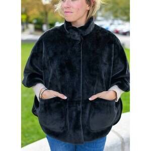 NEW PRETTY RUGGED audrey shawl in black
